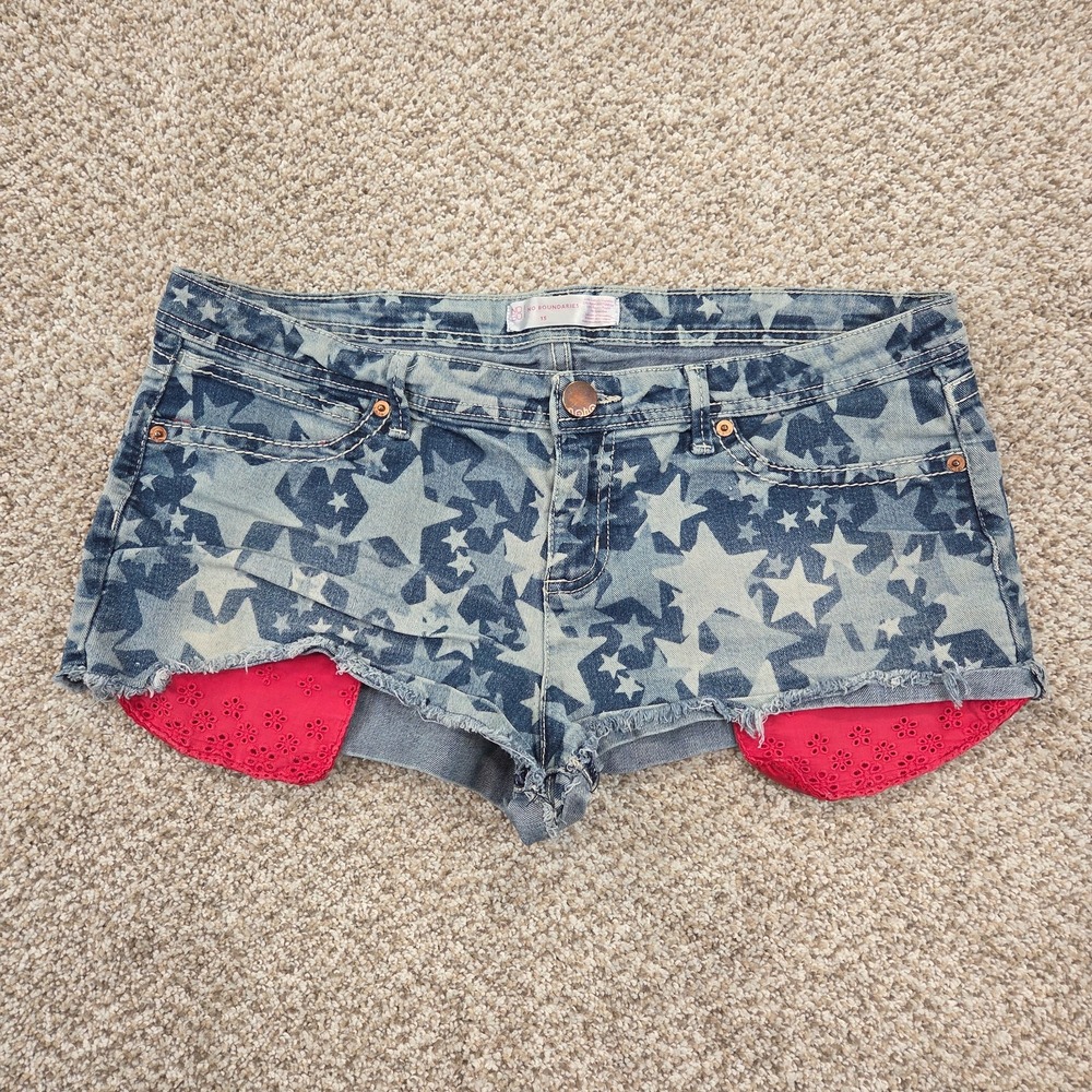No Boundaries Womens Star Print Denim Shorts Size 15 Red Lace Pockets Patriotic